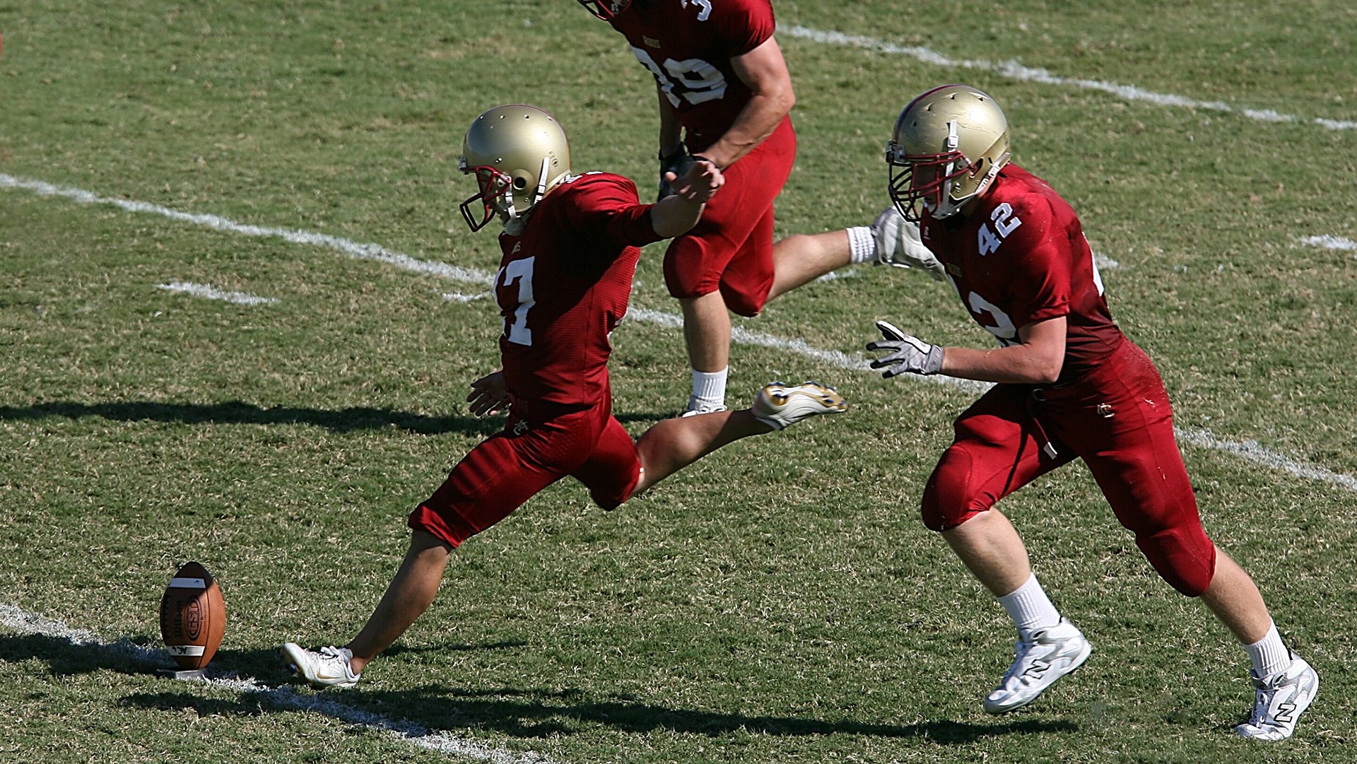球王攻防统治！梅西妙笔生花，阿尔及利亚铁壁压制加拿大